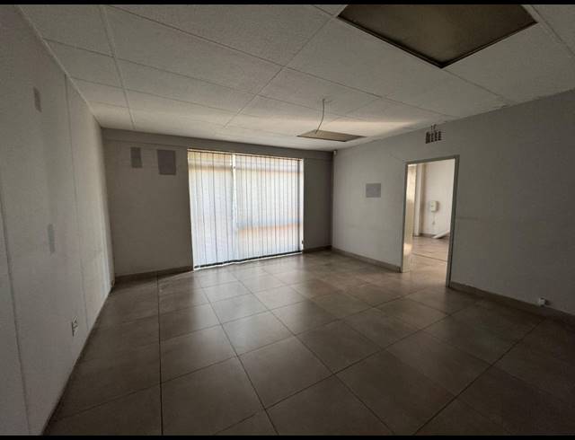 2,299M² WAREHOUSE TO LET IN ROBERTVILLE